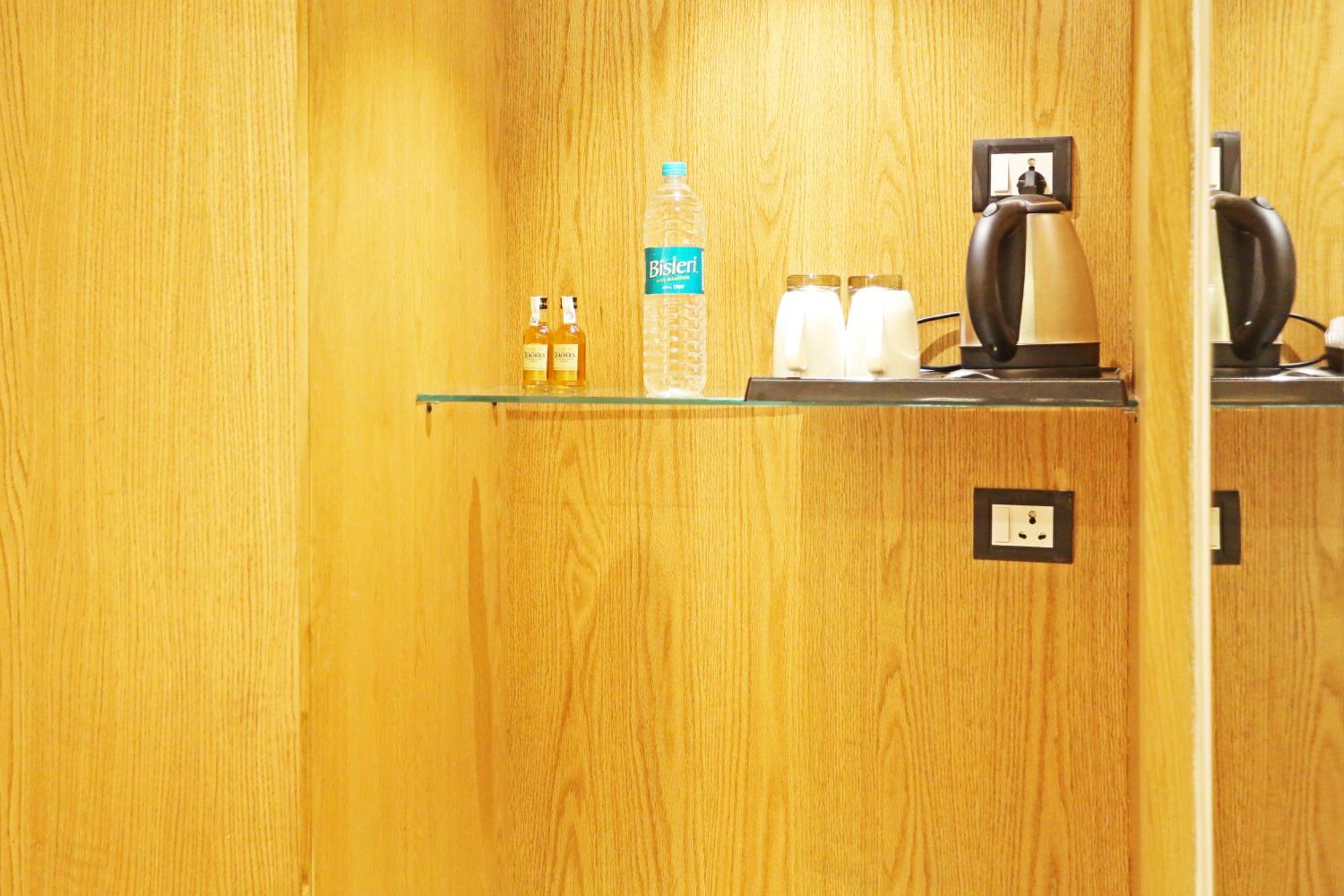 Jrd Luxury-Business Hotel New Delhi Bagian luar foto