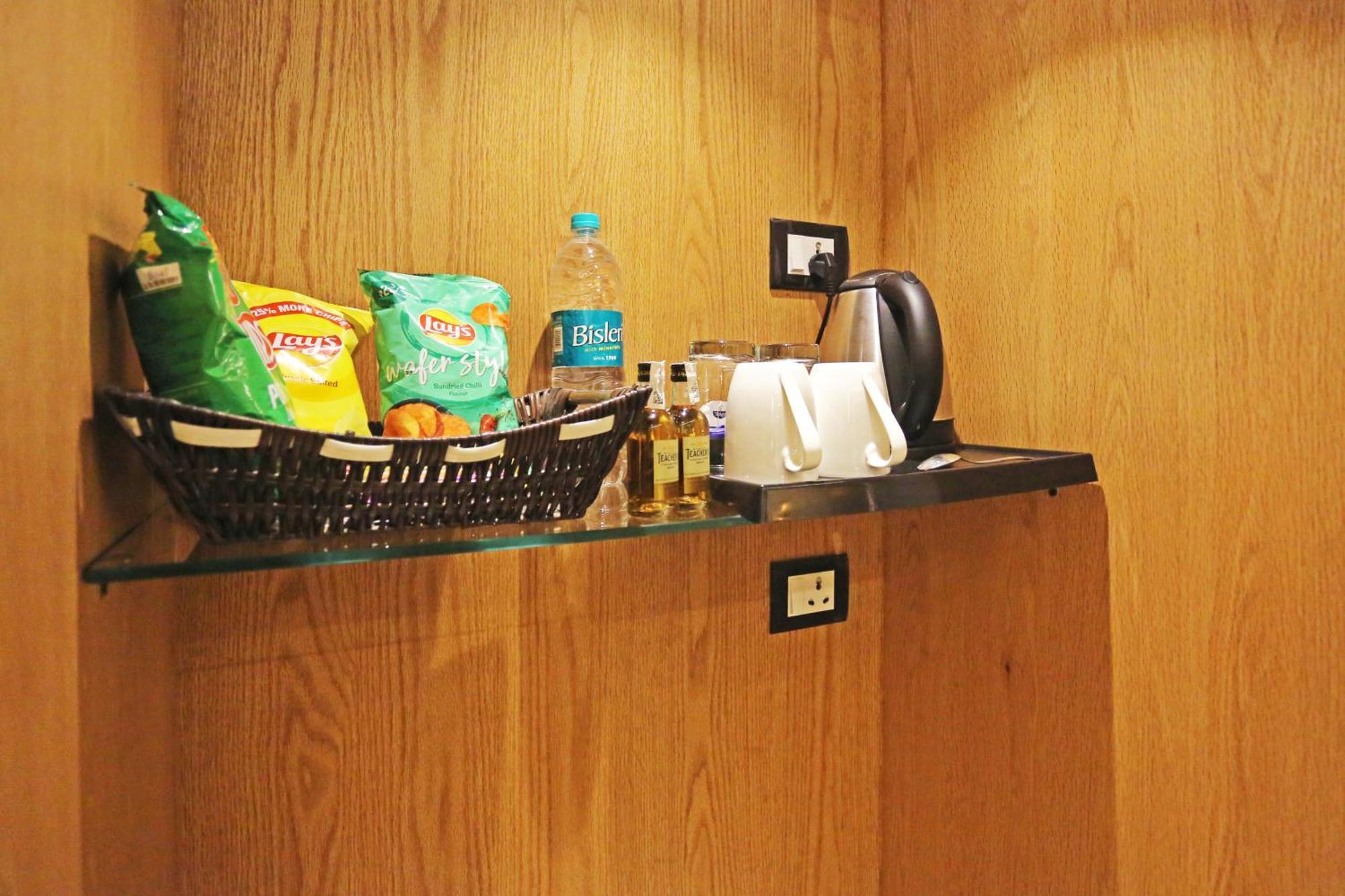 Jrd Luxury-Business Hotel New Delhi Bagian luar foto