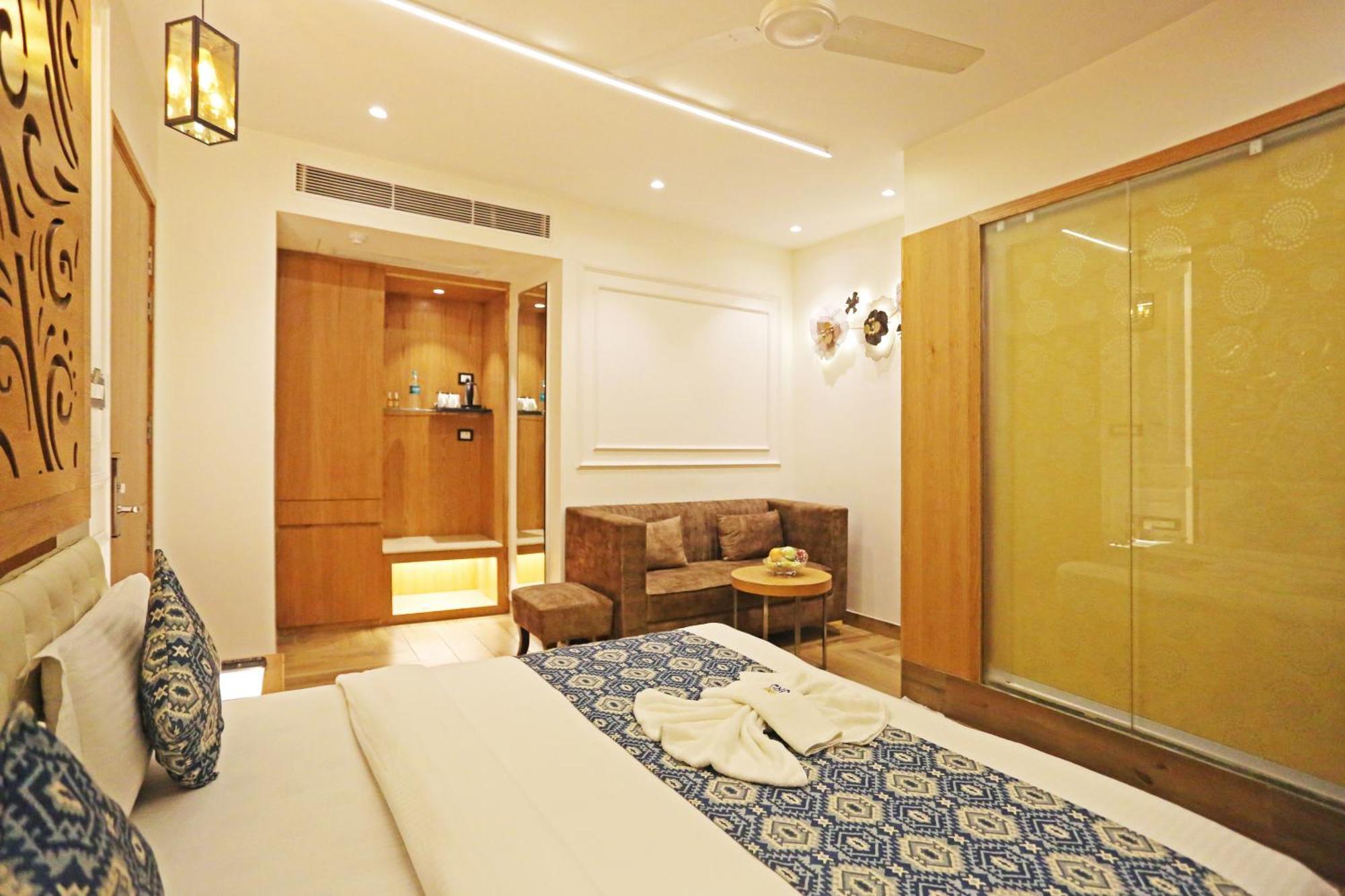 Jrd Luxury-Business Hotel New Delhi Bagian luar foto