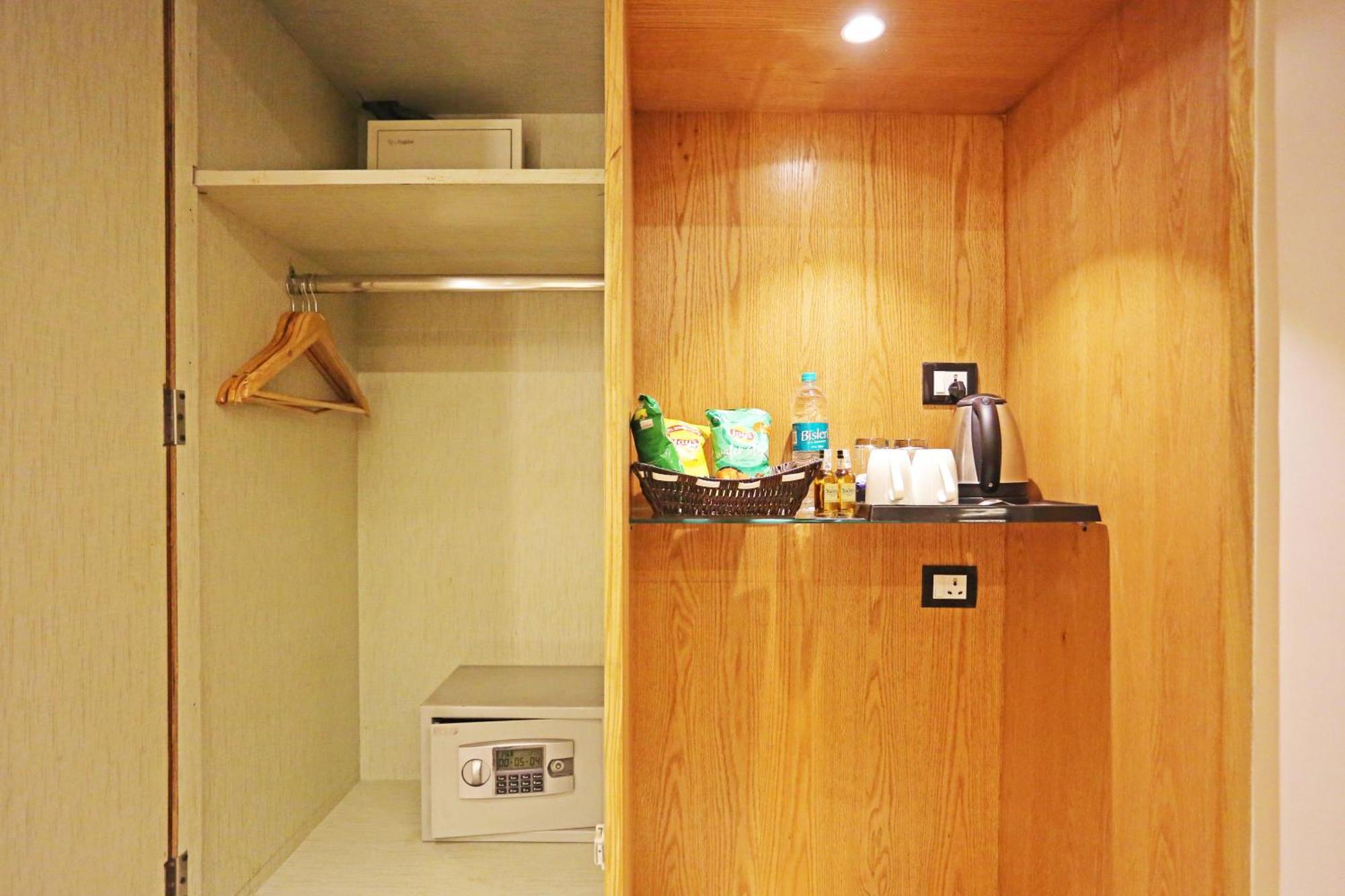 Jrd Luxury-Business Hotel New Delhi Bagian luar foto