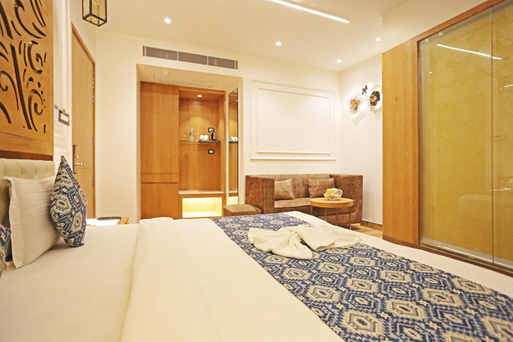 Jrd Luxury-Business Hotel New Delhi Bagian luar foto
