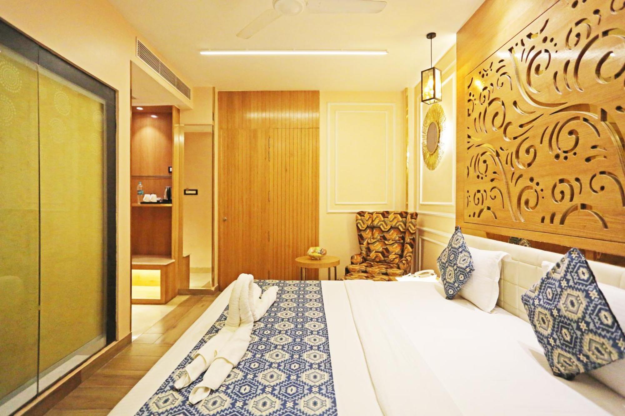 Jrd Luxury-Business Hotel New Delhi Bagian luar foto