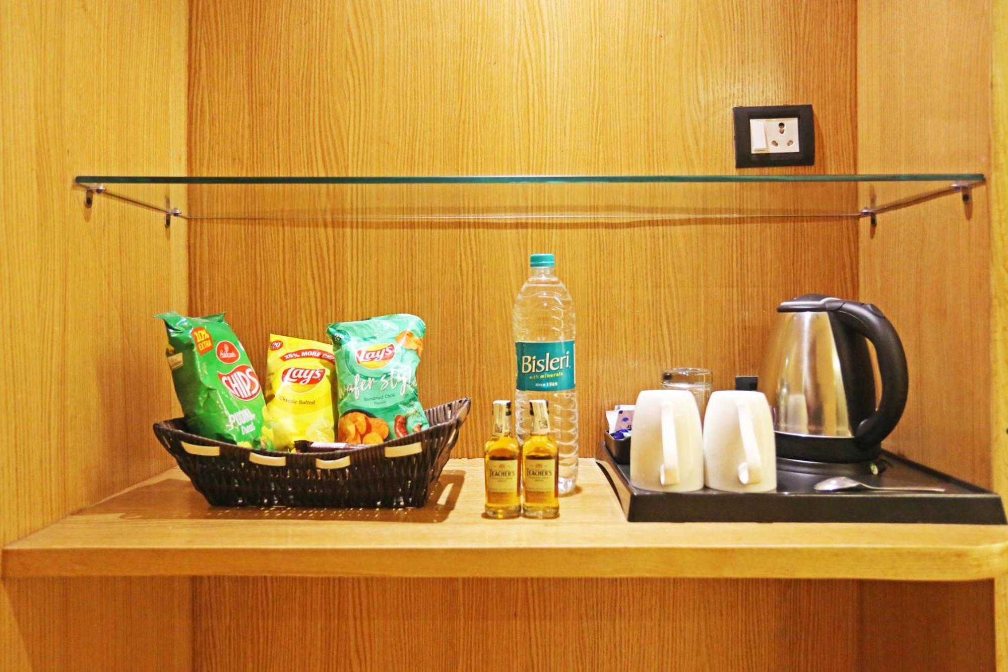 Jrd Luxury-Business Hotel New Delhi Bagian luar foto