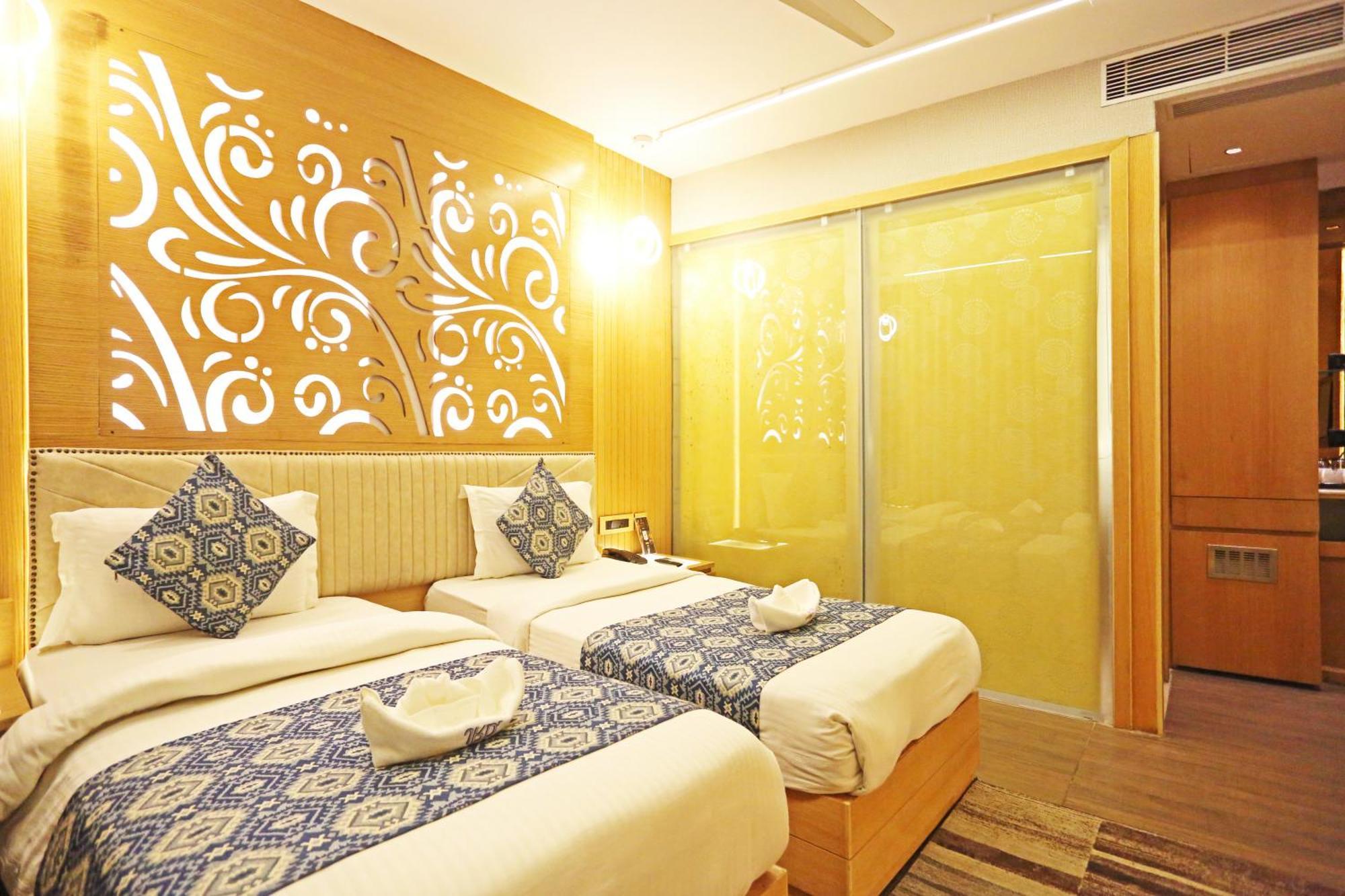 Jrd Luxury-Business Hotel New Delhi Bagian luar foto
