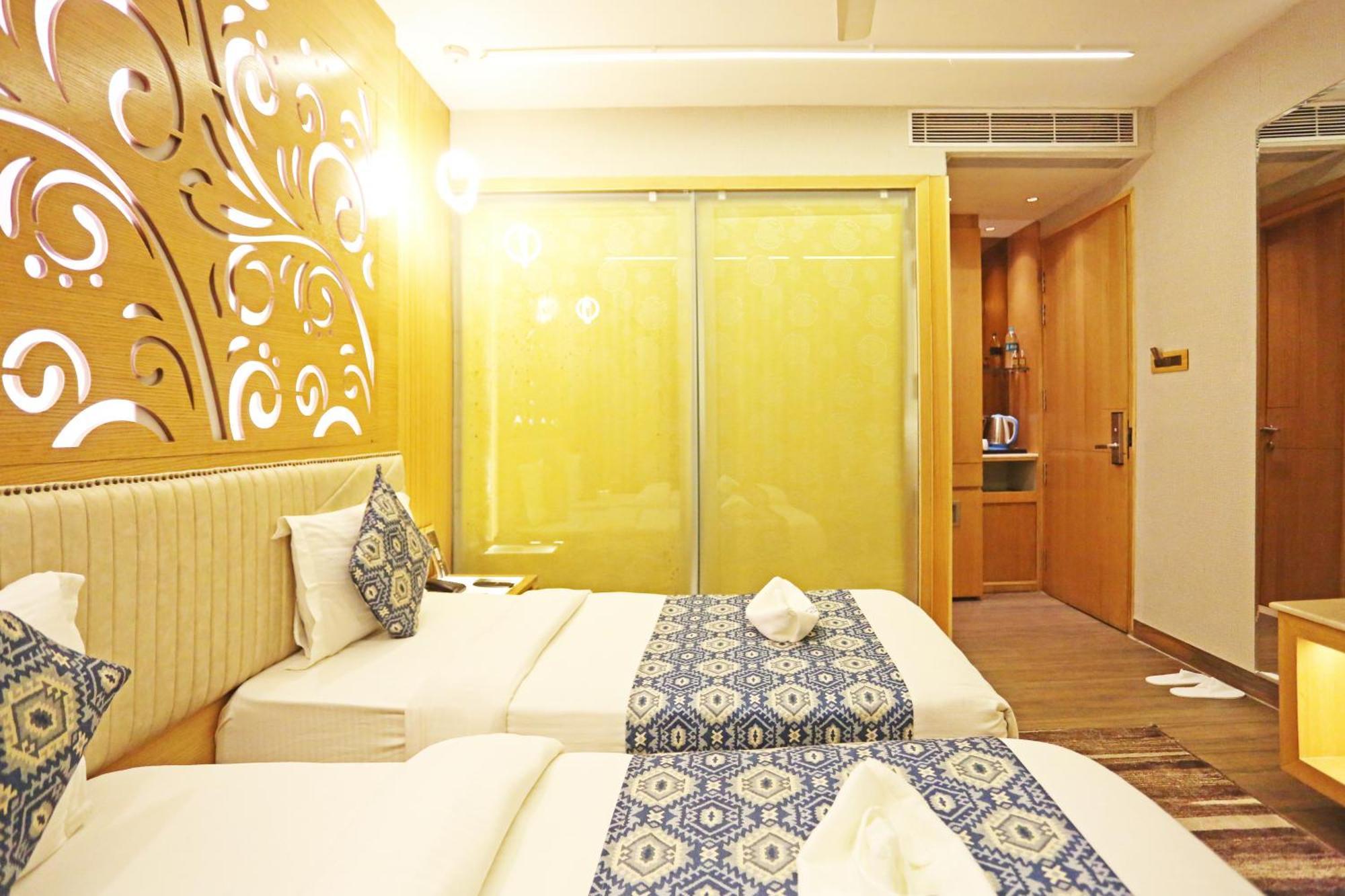 Jrd Luxury-Business Hotel New Delhi Bagian luar foto