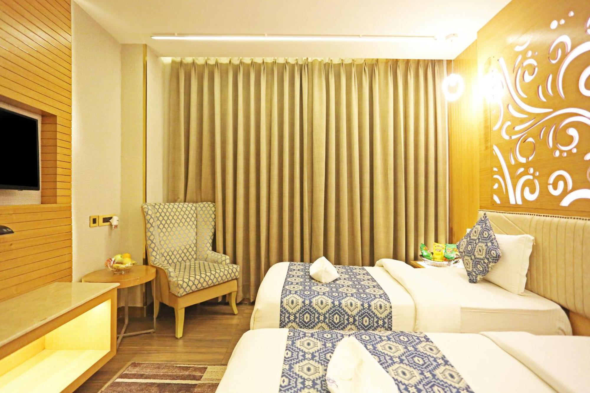 Jrd Luxury-Business Hotel New Delhi Bagian luar foto