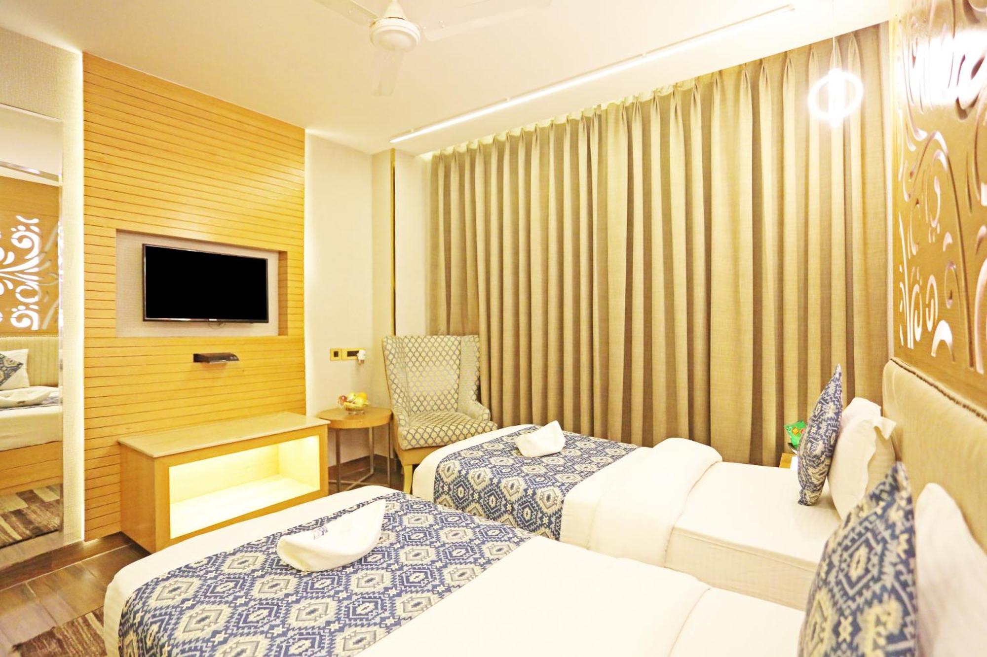 Jrd Luxury-Business Hotel New Delhi Bagian luar foto