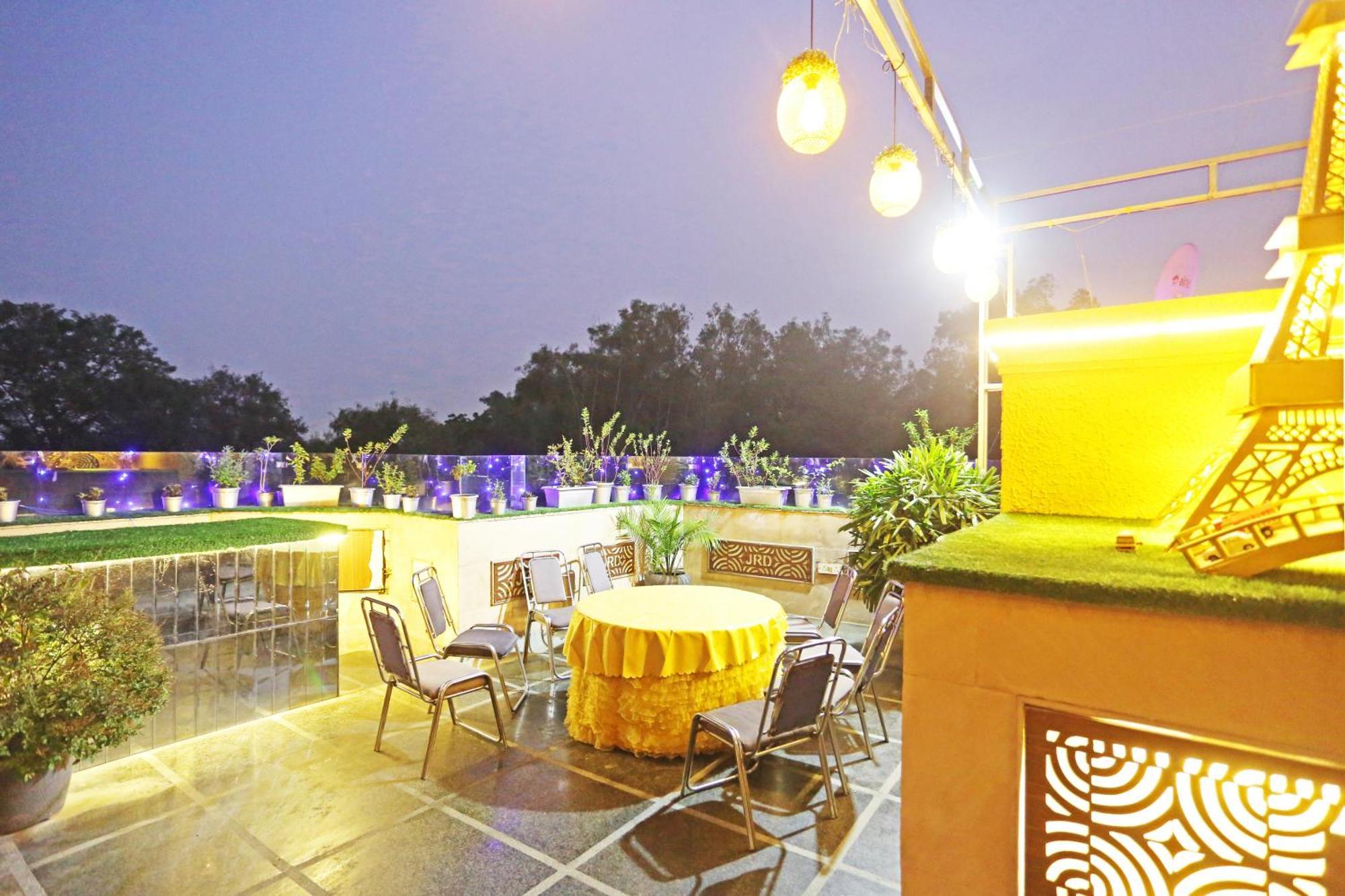 Jrd Luxury-Business Hotel New Delhi Bagian luar foto