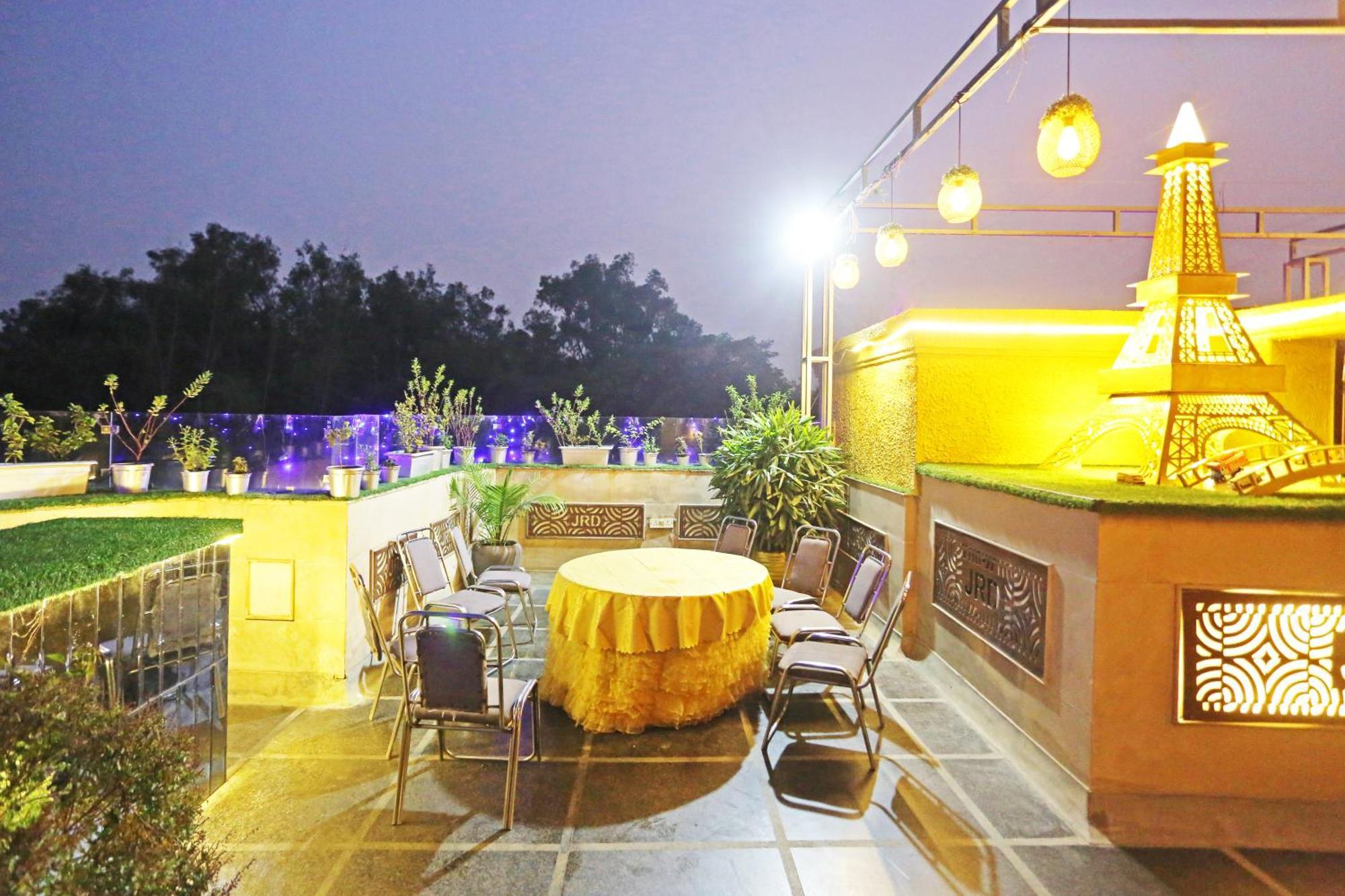 Jrd Luxury-Business Hotel New Delhi Bagian luar foto
