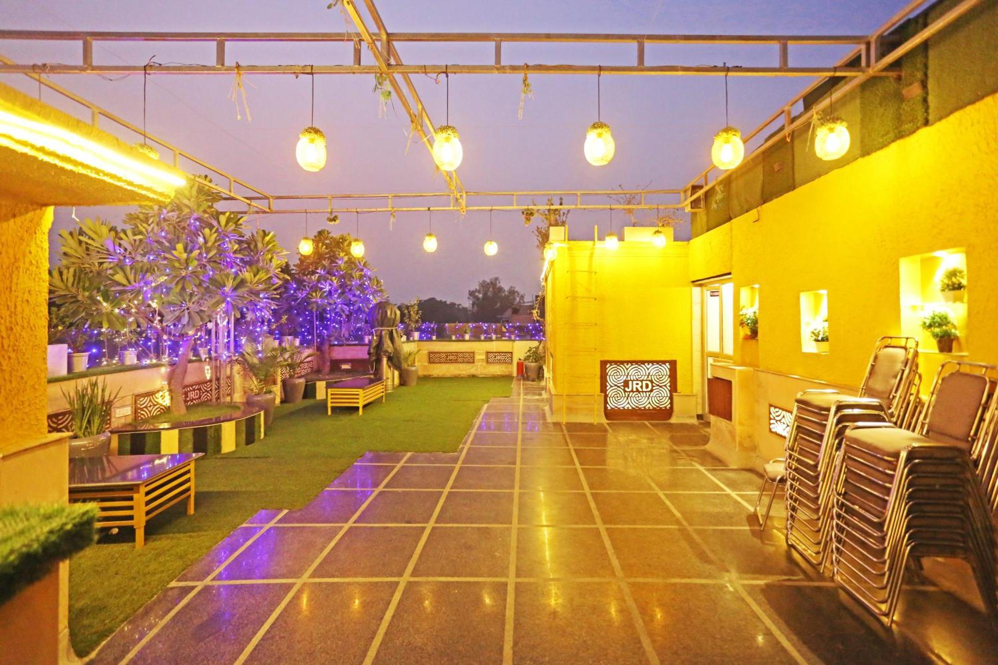 Jrd Luxury-Business Hotel New Delhi Bagian luar foto