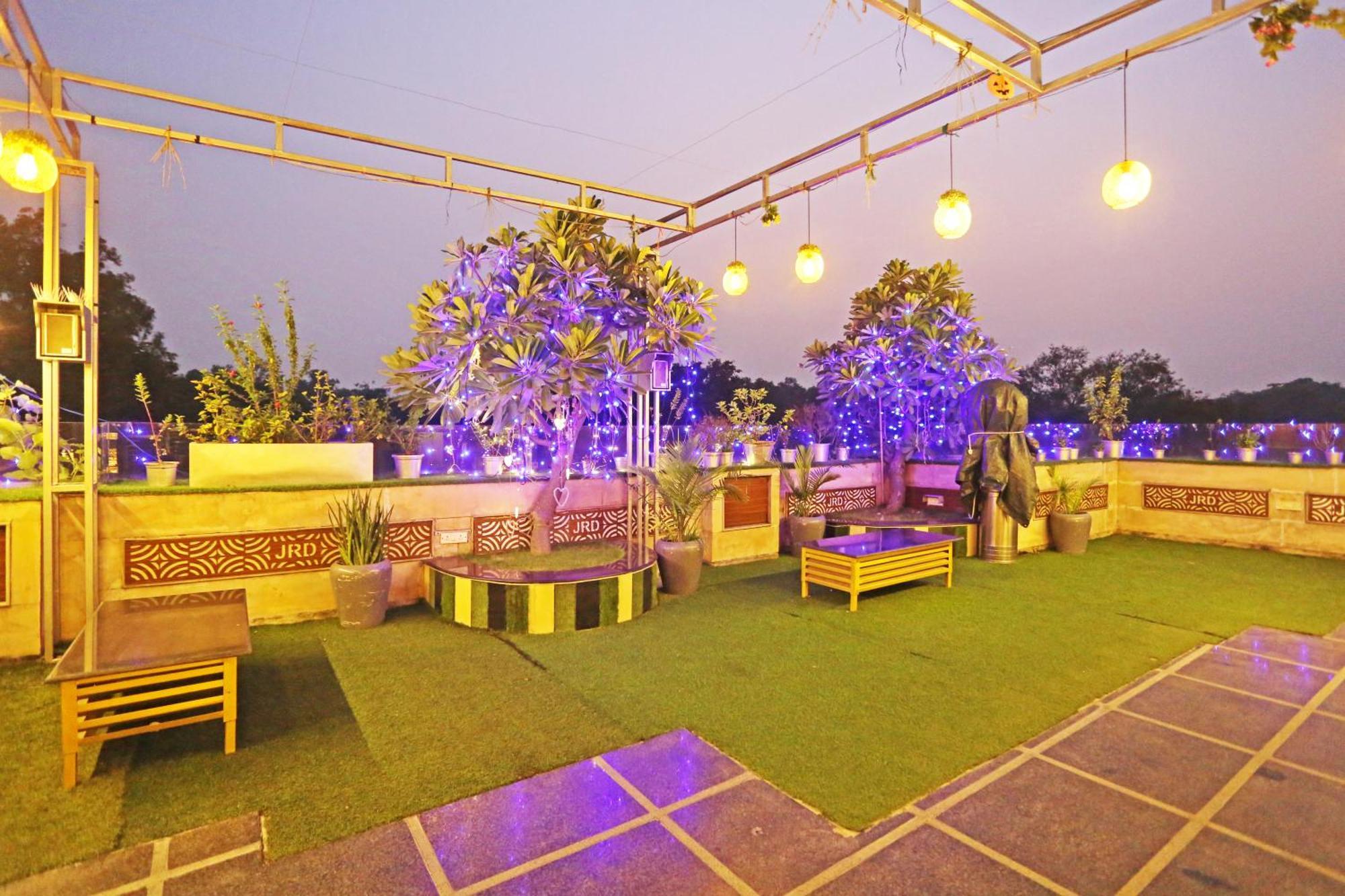 Jrd Luxury-Business Hotel New Delhi Bagian luar foto