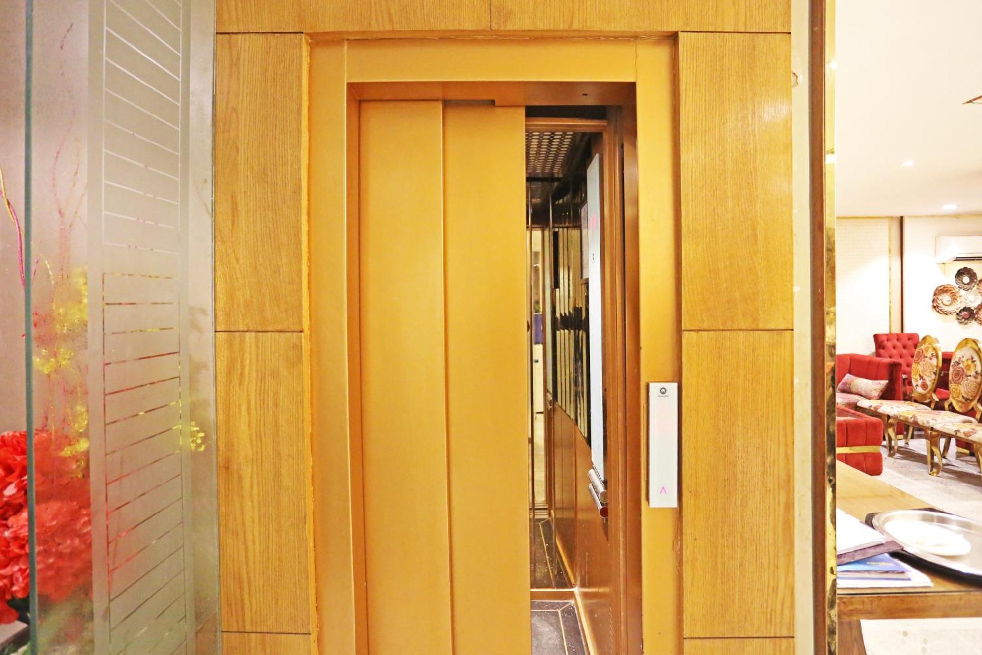 Jrd Luxury-Business Hotel New Delhi Bagian luar foto